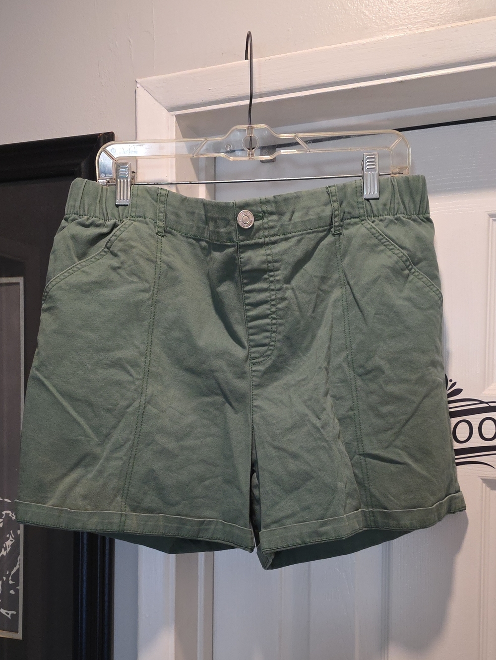 Gloria Vanderbilt Olive Green High-Rise Bermudas